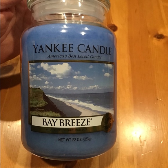 YANKEE CANDLE BAY BREEZE RETIRED LARGE JAR CANDLE - Picture 2 of 6